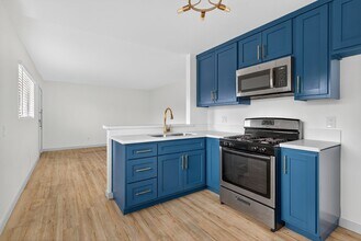 921 Alamitos Ave in Long Beach, CA - Building Photo - Building Photo