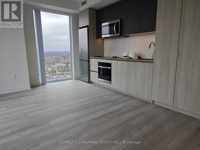 5858 Yonge St in Toronto, ON - Building Photo - Building Photo