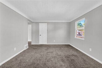 17106 Holly Hill Dr in Cleveland, OH - Building Photo - Building Photo