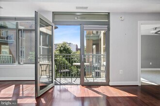2425 L St NW in Washington, DC - Building Photo - Building Photo