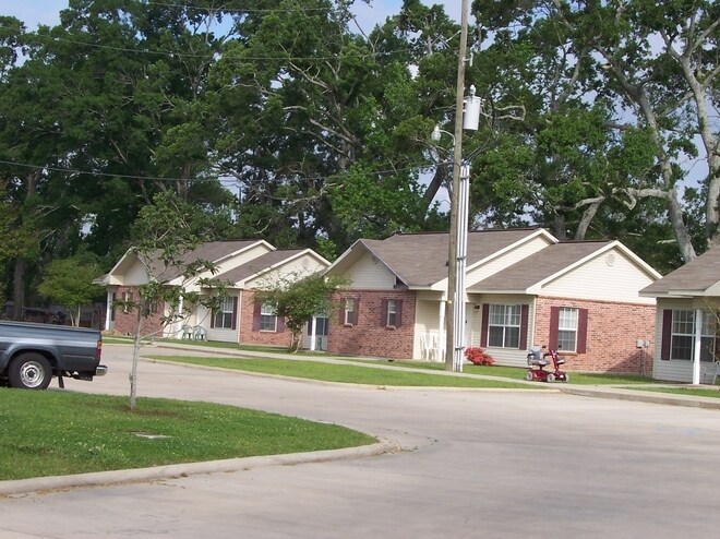 Elton Place Apartments in Elton, LA - Building Photo