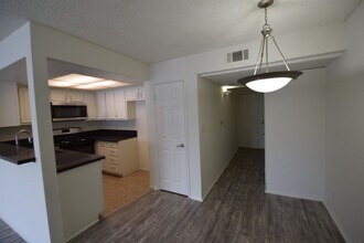 11416 Albers St, Unit 107 in Los Angeles, CA - Building Photo - Building Photo