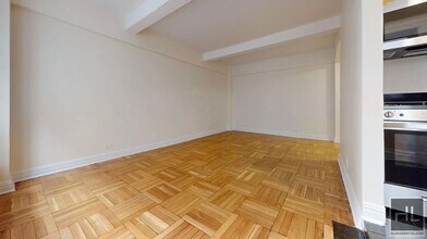 EAST 56 STREET, Unit 5J in New York, NY - Foto de edificio - Building Photo