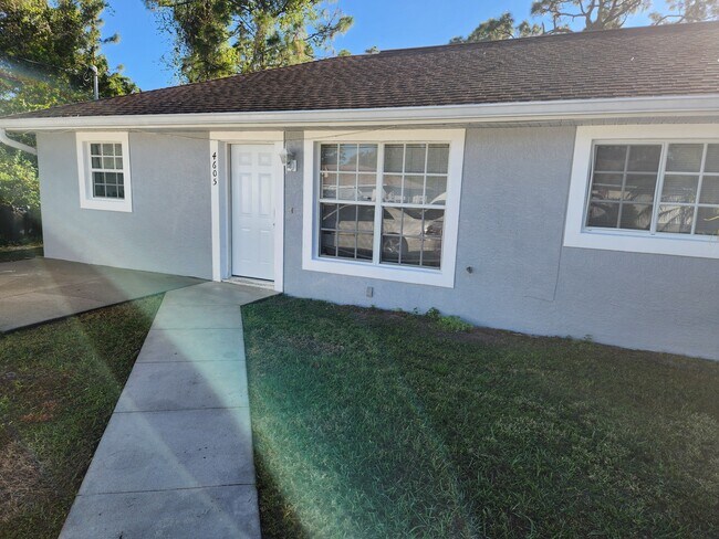 4605 28th St SW, Unit in duplex in Lehigh Acres, FL - Building Photo - Building Photo