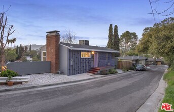 1125 Oban Dr in Los Angeles, CA - Building Photo - Building Photo