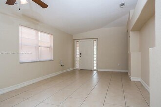 7300 W 34th Ct in Hialeah, FL - Building Photo - Building Photo