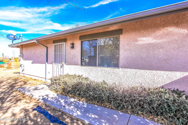 8040 E Lakeshore Dr in Prescott Valley, AZ - Building Photo - Building Photo