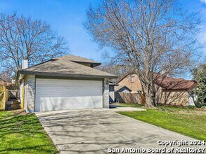 13211 Huntsman Rd in San Antonio, TX - Building Photo - Building Photo