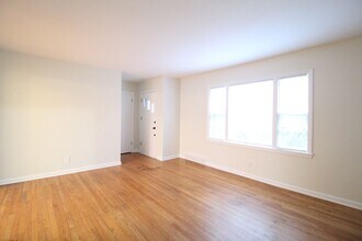 5737 Dearborn St in Mission, KS - Building Photo - Building Photo