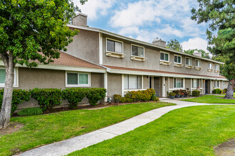 Vista Loma Village in Redlands, CA - Building Photo - Building Photo