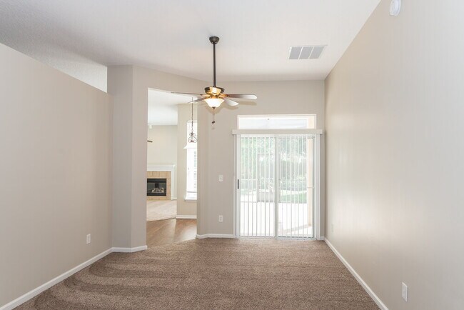 407 Sparrow Branch Cir in Jacksonville, FL - Foto de edificio - Building Photo