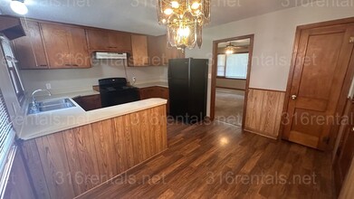 752 N Westridge Dr in Wichita, KS - Building Photo - Building Photo