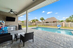 1464 Sabal Palm Dr in Gulf Breeze, FL - Building Photo