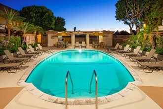 Huntington Continental in Huntington Beach, CA - Building Photo - Building Photo