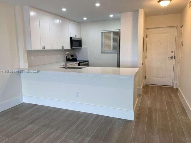 7701 Camino Real in Miami, FL - Building Photo - Building Photo