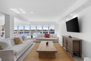 9102 W Bay Harbor Dr in Bay Harbor Islands, FL - Building Photo