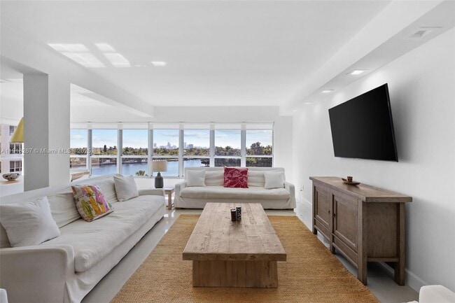 property at 9102 W Bay Harbor Dr