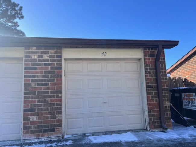 417 Berkshire Dr in Crystal Lake, IL - Building Photo - Building Photo