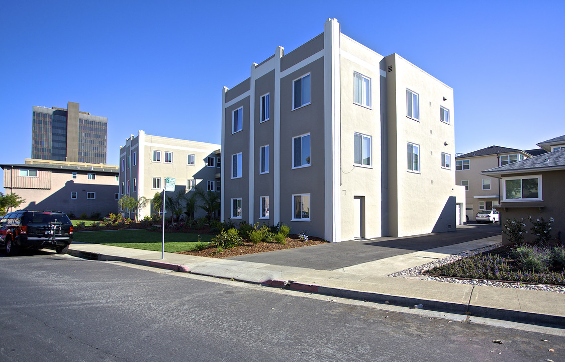 103-109 Dartmouth Rd in San Mateo, CA - Building Photo