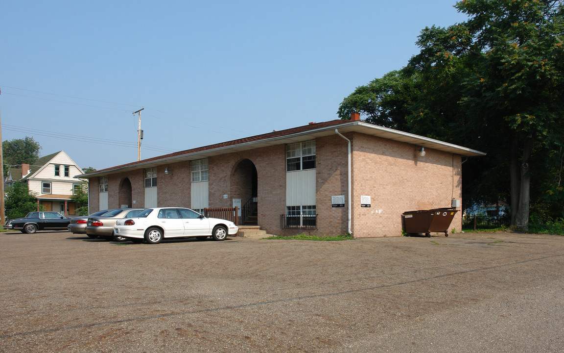 619-623 8th St NW in Canton, OH - Building Photo