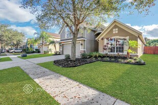 6827 Guilford Bridge Dr in Apollo Beach, FL - Building Photo