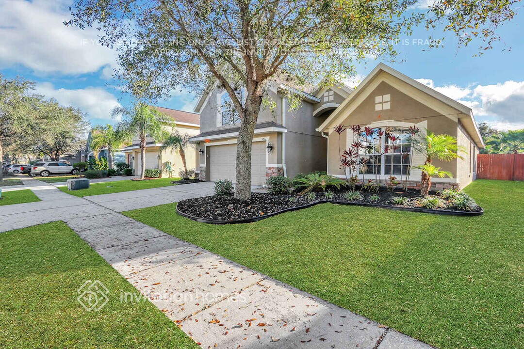6827 Guilford Bridge Dr in Apollo Beach, FL - Building Photo