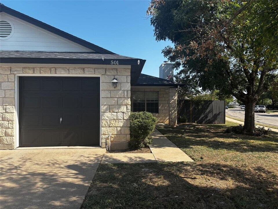 501-503-503 Texas Ave in Round Rock, TX - Building Photo