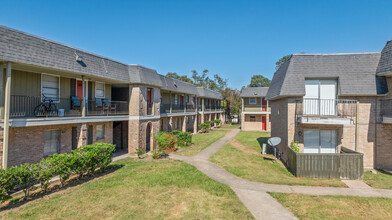 Palms on Rolling Creek in Houston, TX - Building Photo - Building Photo