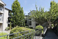 Harmony Point Condo in Milwaukie, OR - Foto de edificio - Building Photo