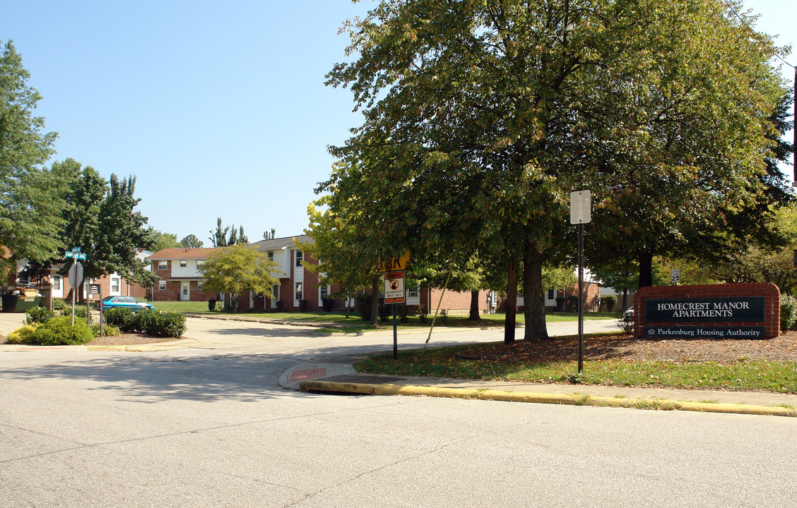 Homecrest Manor Apartments in Parkersburg, WV - Building Photo