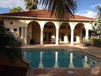 8235 Ibis Club Dr, Unit 301 in Naples, FL - Foto de edificio - Building Photo