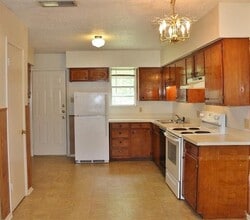 104 George Hopper Rd in Midlothian, TX - Building Photo - Building Photo