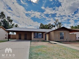 7555 W Devonshire Ave in Phoenix, AZ - Building Photo