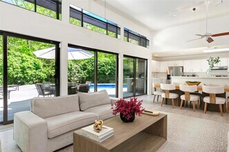 24 N Quarter Rd in Westhampton, NY - Building Photo - Building Photo