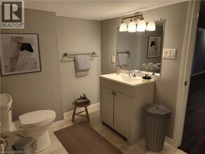 88 San Fernando Dr in Hamilton, ON - Building Photo - Building Photo