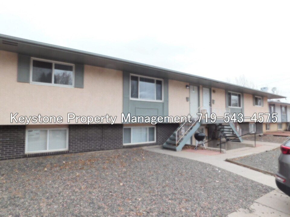 227 Bonnymede Rd in Pueblo, CO - Building Photo