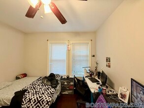 81 Hillside St, Unit 1 in Boston, MA - Foto de edificio - Building Photo
