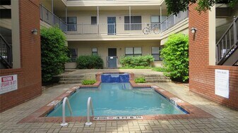 106 E 30th St in Austin, TX - Building Photo