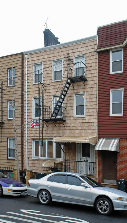 212 Devoe St in Brooklyn, NY - Building Photo