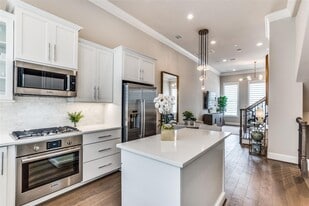 4126 Runyon Rd in Addison, TX - Building Photo