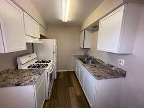 1338 S 14th St, Unit C1 in St. Charles, IL - Building Photo - Building Photo