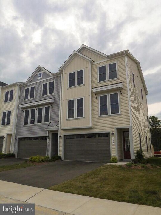 120 Galaxy Pl in Stephenson, VA - Building Photo
