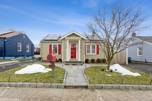 680 Queen St in Bridgeport, CT - Building Photo