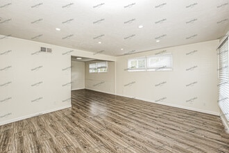 9965 Crestwood Dr in Twinsburg, OH - Foto de edificio - Building Photo