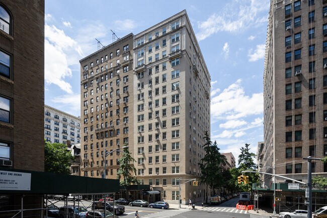 677 West End Ave in New York, NY - Foto de edificio - Building Photo