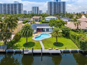 430 Holiday Dr in Hallandale Beach, FL - Building Photo - Building Photo