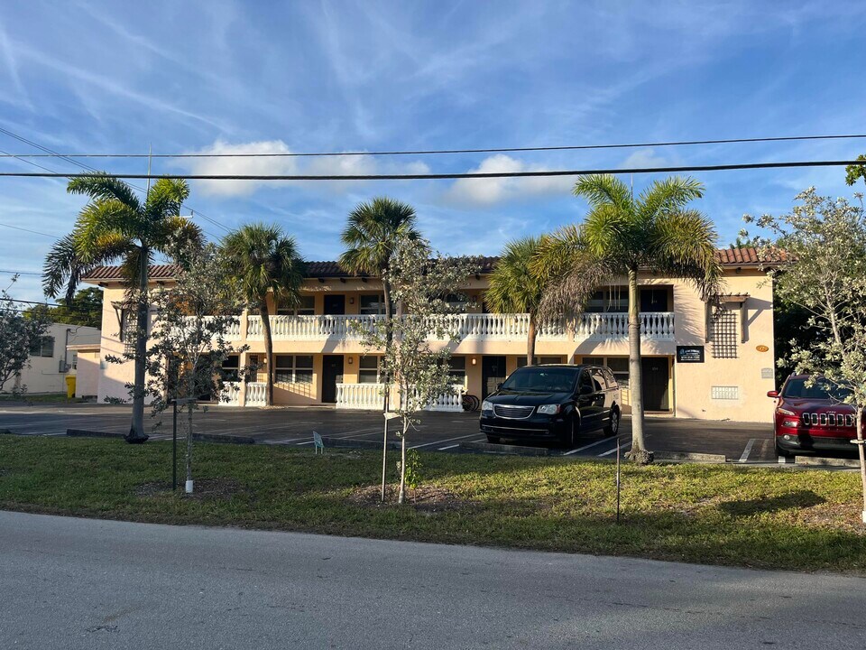 613 NE 4th St in Delray Beach, FL - Building Photo