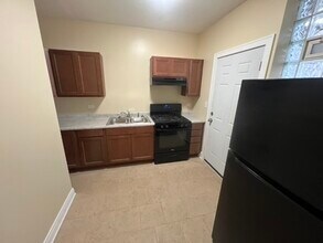 655 E 82nd St in Chicago, IL - Building Photo - Building Photo