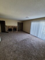 Asbury Court in Cedar Rapids, IA - Building Photo