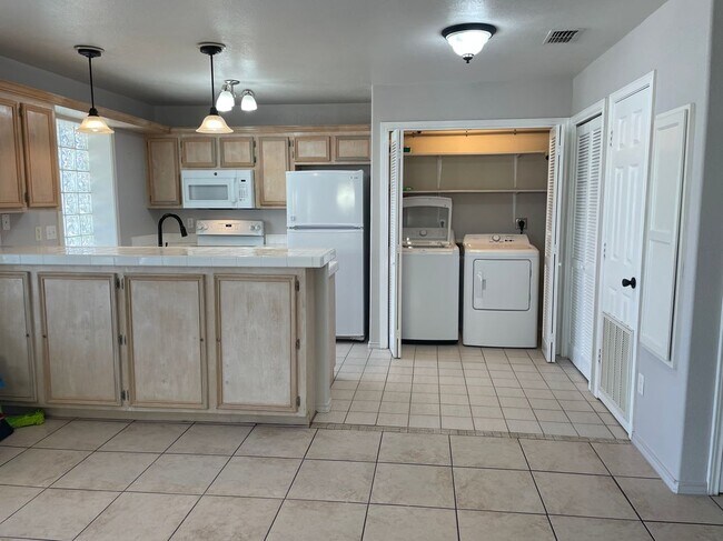 108 E Jupiter Ln in South Padre Island, TX - Building Photo - Building Photo